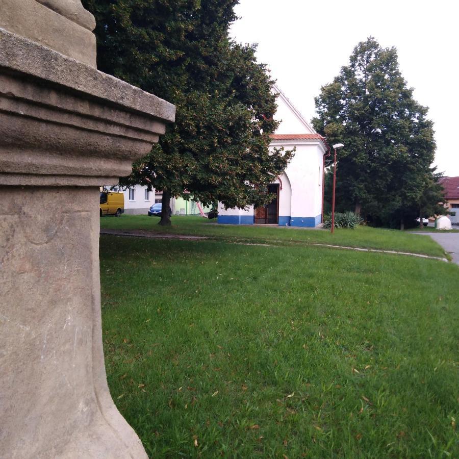 Vinny Sklep Kovarna - Nad Presovnou Rohatec Extérieur photo